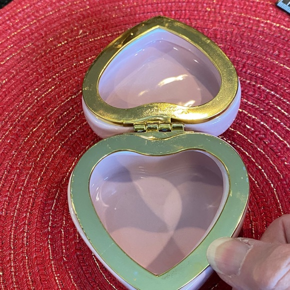 NWT Porcelain Pale Pink Colored Trinket Box - Picture 2 of 8